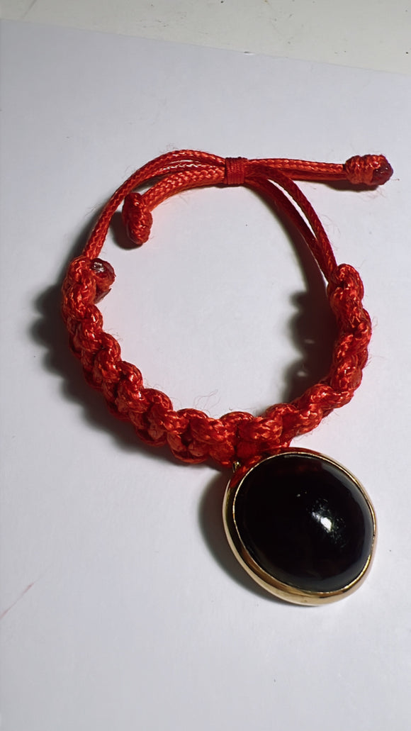 Pulsera roja con semilla Pepa de Zamuro