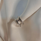 Anillo doble banda labrada en H