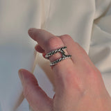 Anillo doble banda labrada en H