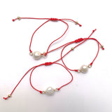 Pulseritas de hilo rojo con perlas naturales